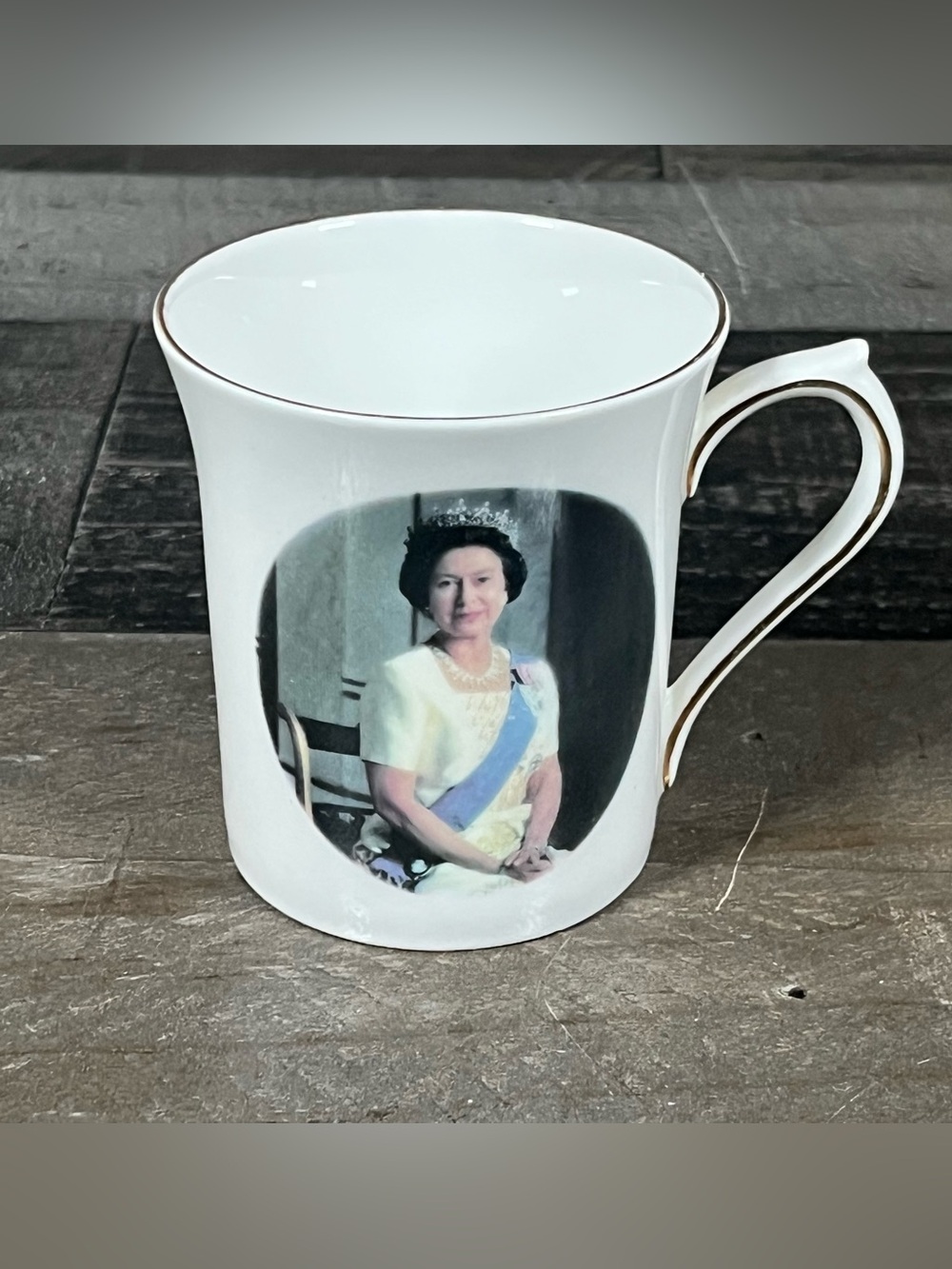 Queen’s Fine Bone China Queen Elizabeth II Portrait Cup Mug Tea Commemorative